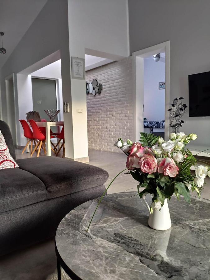 דירות אדחה Luxury Townhouse מראה חיצוני תמונה